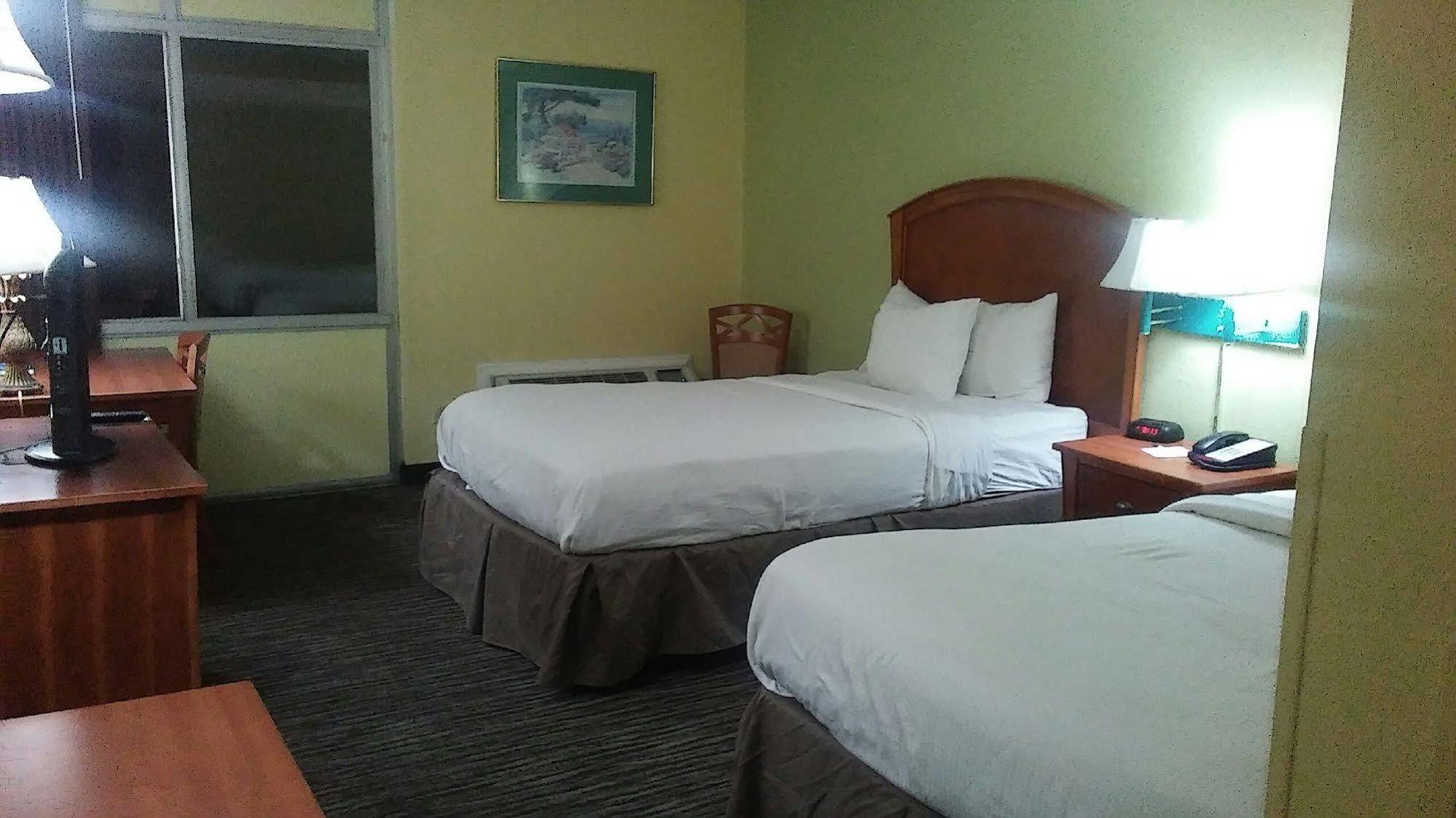 Hotel Ramada Conference Center Wilmington Extérieur photo